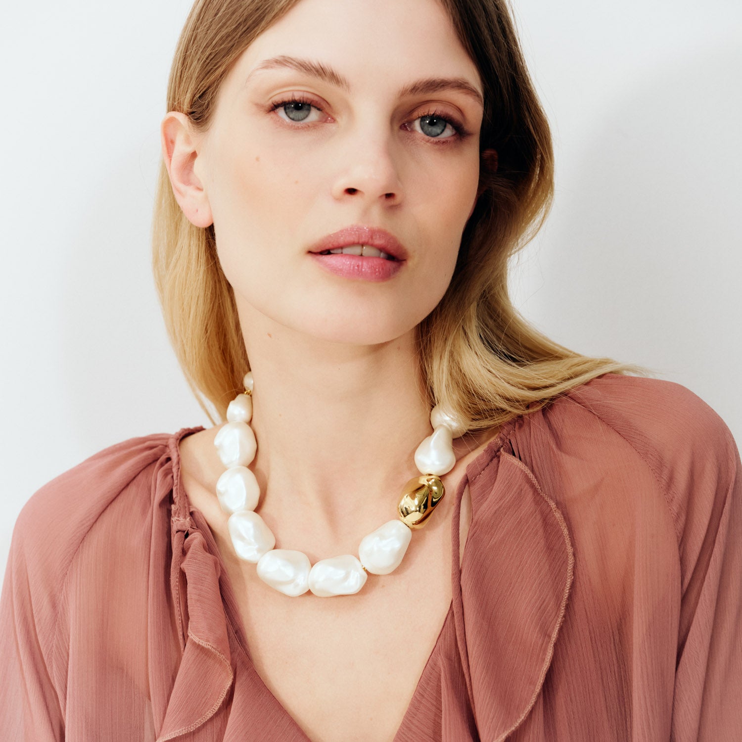 Big Organic Pearl Necklace Short With Gold Pearl