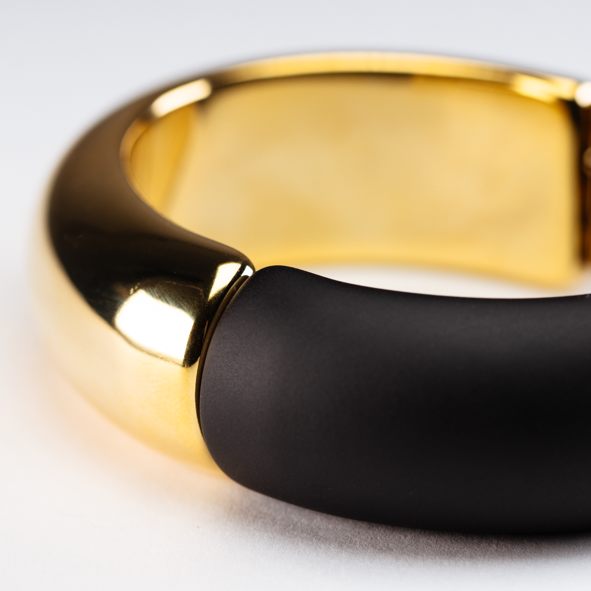 VB x APROPOS 2 Color Bangle Gold - Matt Black - Vanessa Baroni