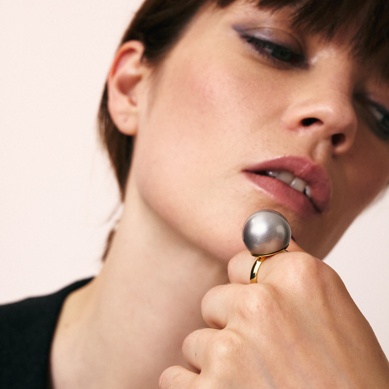 Pearl Ring Grey Pearl - Vanessa Baroni